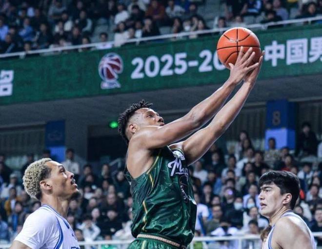 骑士惨负魔术:哈登12中3低迷 班凯罗24+8小瓦格纳20+8